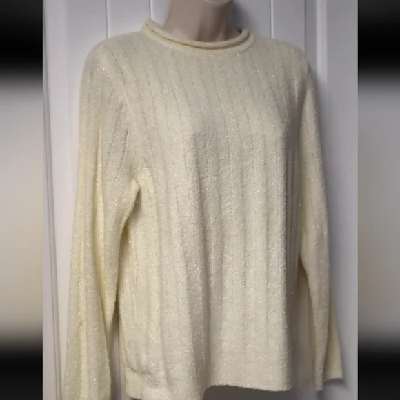 CLASSIC ELEMENTS Elegant Cream Sweater - Picture 1 of 1